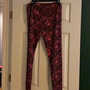 LuLaRoe Tall and Curvy legging, black and pink